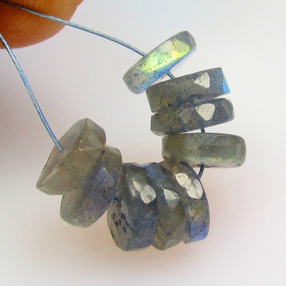 9.64 Ctw Natural 9 Labradorite Round Beads: No Reserve! Title: 9.64 Ctw Natural 9 Labradorite Round Beads Stone Clarity: Opaque Gemstone:Natural Labradorite Beads Carat Weights: 9.64 Size/Dimensions: 7.30 - 7.40 mm / 9 Pc's Additional Info:Exce
