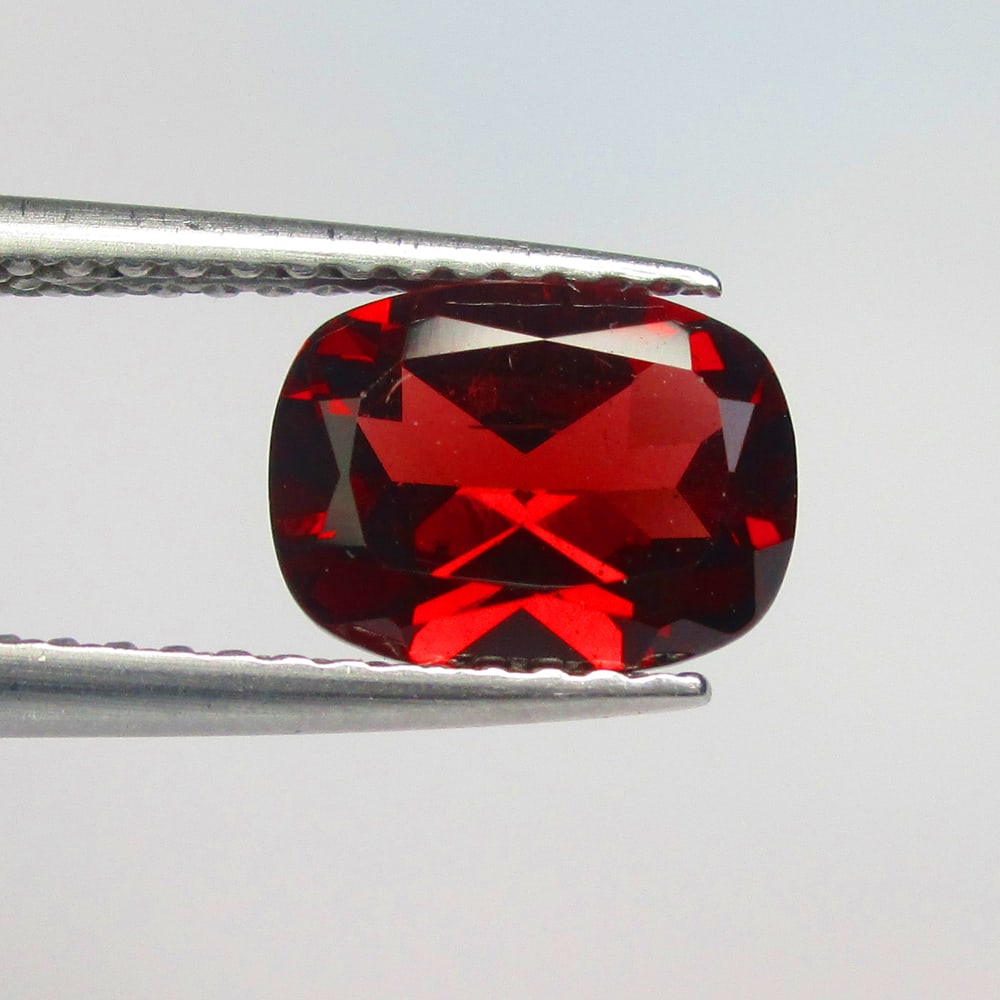 1.63 Ctw Natural Rhodolite Garnet Cushion Cut: No Reserve! Title: 1.63 Ctw Natural Rhodolite Garnet Cushion Cut Stone Clarity: VVS Gemstone:Natural Rhodolite Garnet Carat Weights: 1.63 Size/Dimensions: 8.10 x 6.10 x 3.80 mm Additional Info:Purplis