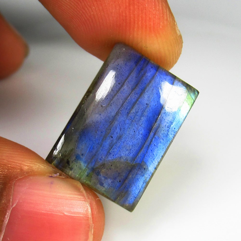 19.16 Ct - Natural Labradorite: No Reserve! Title: 19.16 Ct - Natural Labradorite Description:Gemstone Gemstones: Labradoeite Carat:19.16 Size/Dimensions:19.0 x 13.5 x 6.2 mm Additional Info:Pieces : 1 No's / Shape : Octagon Cab / C