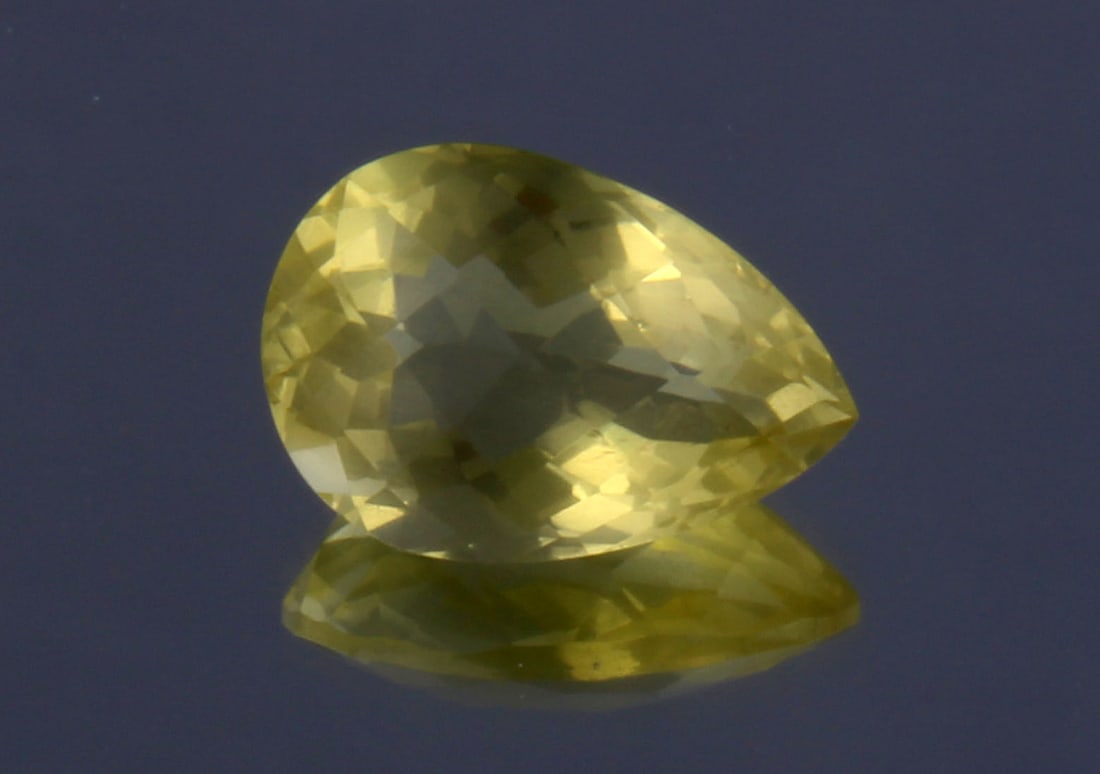 Gorgeous " Natural Lemon Quartz " 6.75 cts Natural Lemon Quartz: No Reserve! Gemstone: Natural Lemon Quartz Origin: Africa Weight : 6.75 carats Measurements: 15.26x10.52x7.89 mm, Shape / Cut : Pear Cut Colour: Yellow Transparency: transparent Treatment : No Treatme