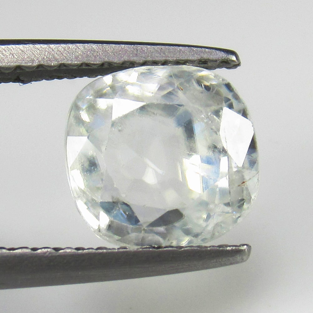 Natural White Zircon - 3.16 Ct: No Reserve! Title:Natural White Zircon - 3.16 Ct Origin: Combodia Weight:3.156 Size/Dimensions:7.6 x 7.2 x 4.5 mm Description:Pieces : 1 No's / Shape : Cushion Cut / Color : White / Clarity : VVS - Tr