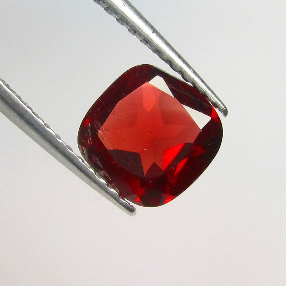 1.39 Ctw Natural Rhodolite Garnet Cushion Cut: No Reserve! Title: 1.39 Ctw Natural Rhodolite Garnet Cushion Cut Stone Clarity: VVS Gemstone:Natural Rhodolite Garnet Carat Weights: 1.39 Size/Dimensions: 7.00 x 6.90 x 3.30 mm Additional Info:Purplis