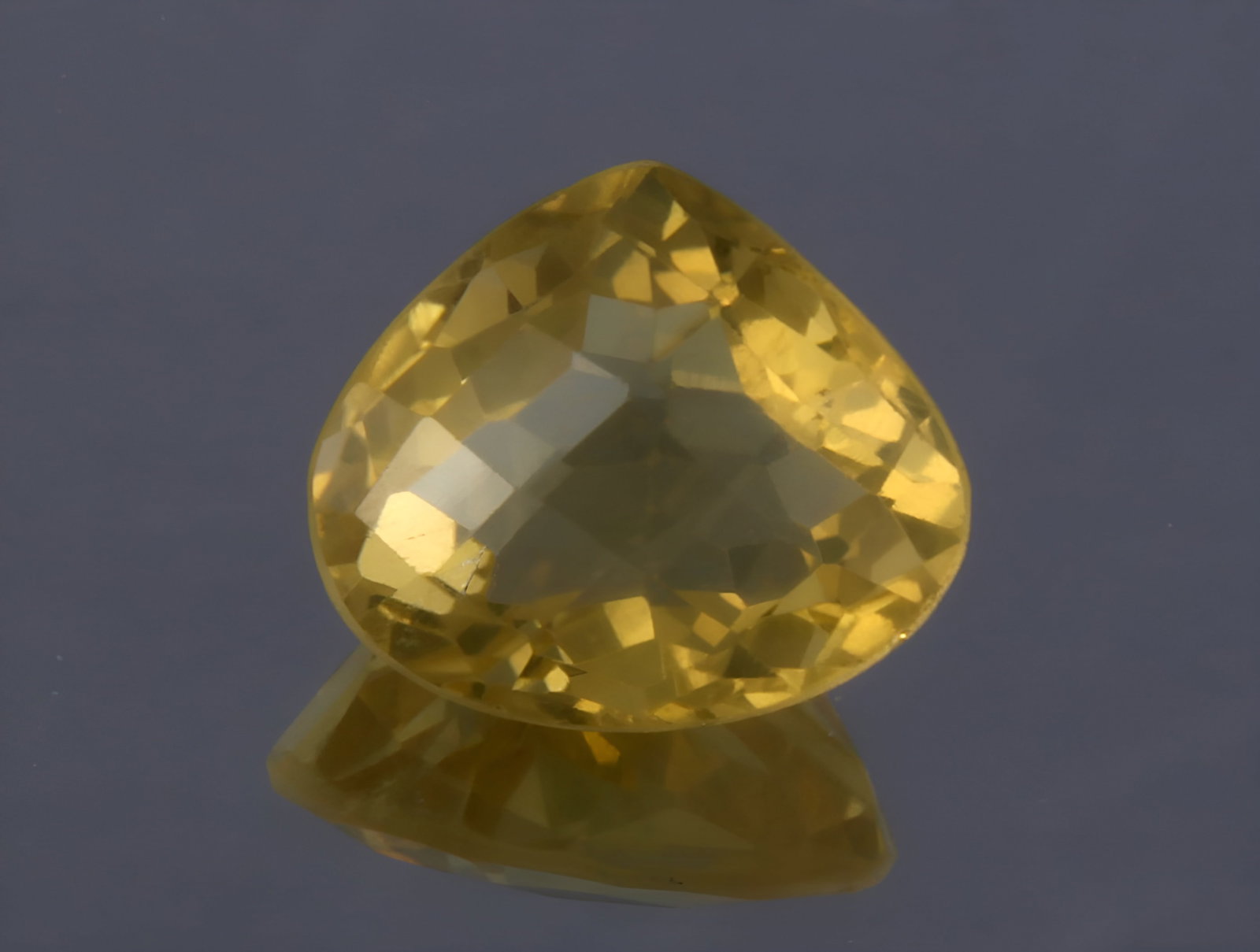 Lovely " Natural Lemon Quartz " 7.12 cts Natural Lemon Quartz: No Reserve! Gemstone: Natural Lemon Quartz Origin: Africa Weight : 7.12 carats Measurements: 12x14 mm, Shape / Cut : Pear Cut Colour: Yellow Transparency: transparent Treatment : No Treatmentnt: none
