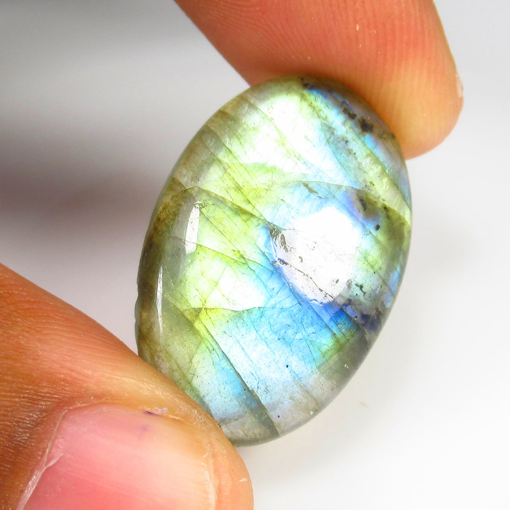 22.34 Ct - Natural Labradorite: No Reserve! Title: 22.34 Ct - Natural Labradorite Description:Gemstone Gemstones: Labradoeite Carat:22.34 Size/Dimensions:28.0 x 18.0 x 5.3 mm Additional Info:Pieces : 1 No's / Shape : Oval Cab / Clar