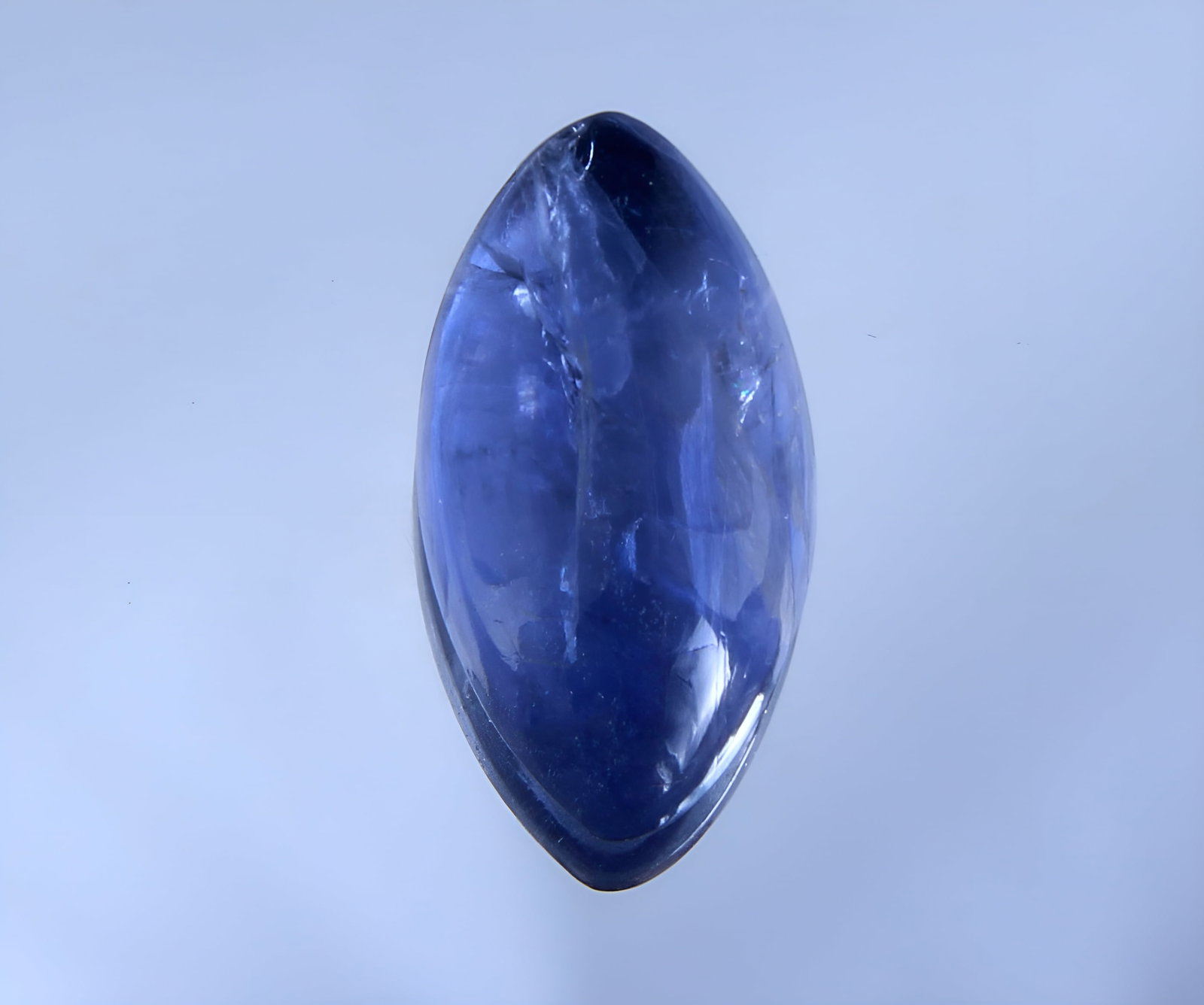 Stunning " Natural Iolite Violet " 1.55 Cts Natural Iolite: No Reserve! Gemstone : Natural Iolite Shape and Cut : Marquies Cut Weight : 1.55 Carats Measurements : 12.30x6.52x3.01 mm, Color : Violite Transparency : Transparent Treatment : No Treatment Origin :