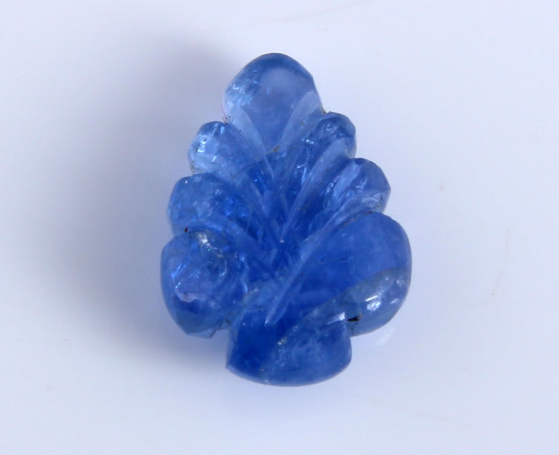 Stunning " Natural Tanzanite Carving " 2.91 Cts Natural Tanzanite Carving: No Reserve! Gemstone : Natural Tanzanite Carving Origin: Tanzania Weight : 2.91 carats Dimensions : 10.70x7.74x3.67 mm Shape/Cut: Pear Carving Color : Violet Transparency: transparent Treatment: none 