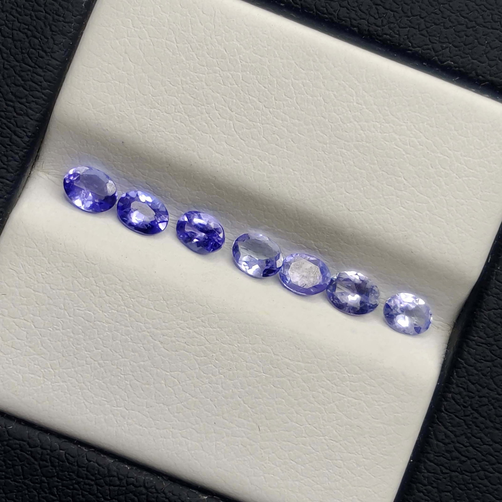 1.10 Ct Natural Tanzanite Lot: No Reserve! Title: 1.10 Ct Natural Tanzanite Lot Description: Gemstones: Natural Tanzanite Carat Weights: 1.10 ct Size/Dimensions: 4 X 3 mm Origin : Tanzania Shipping: Domestic: Flat-rate of $7.00 to 