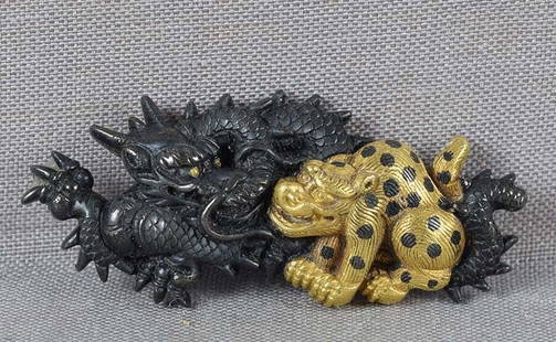 Single 19c Japanese sword MENUKI Goto School LEOPARD & DRAGON: Rare single 19th century Goto School menuki (Japanese sword fitting) depicting a dragon and a leopard. Leopards are very rare in Japanese art, and the face of this one looks more like that of a tiger