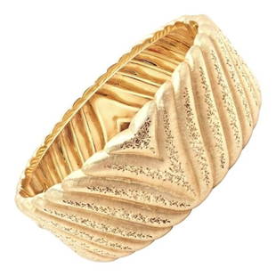 Authentic Rare Vintage Mario Buccellati 18k Yellow Gold Wide Cuff Bracelet: This is an exceptional piece of jewelry - a rare and authentic vintage Mario Buccellati 18k yellow gold wide cuff bracelet. Buccellati is a highly regarded Italian jewelry designer known for