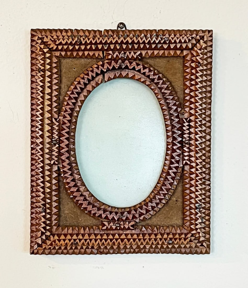 Oval Opening Tramp Art Frame (1 of 2)