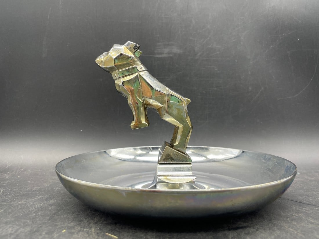 Vintage Mack Truck Bulldog Hood Ornament Cigar Ashtray: Title: VINTAGE MACK TRUCK BULLDOG HOOD ORNAMENT CIGAR ASHTRAY Date/Period: UNKNOWN Dimension: approx 5" tall x 7" diameter Material: MIXED MATERIALS Additional Information: VINTAGE MACK TRUCK BULLDOG 