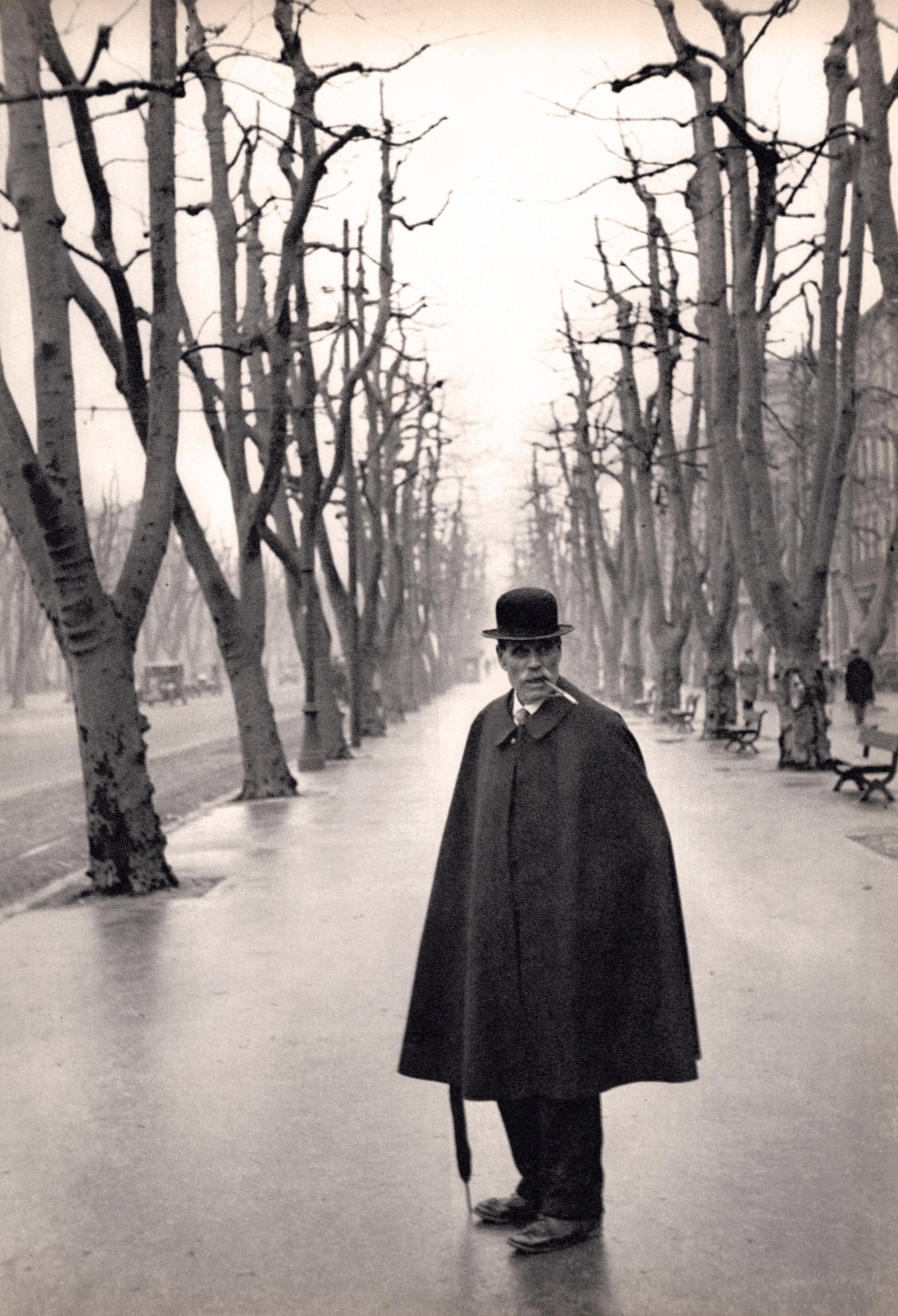 HENRI CARTIER-BRESSON - Allée du Prado - rare vintage gravure: Artist: HENRI CARTIER-BRESSON Print Title: Allée du Prado, Marseille 1932 Medium: Rare, Vintage Sheet-fed Gravure Printing Date: 1950's Printed in France Image Size approx: 13.5 x 9 inches Henri 