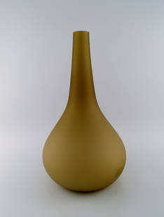 Salviati, Murano. Large teardrop-shaped vase in smoky mouth-blown art glass. Italian design. Early: Title: Salviati, Murano. Large teardrop-shaped vase in smoky mouth-blown art glass. Italian design. Early 21st century. Description: Salviati, Murano. Large teardrop-shaped vase in smoky mouth-blown a