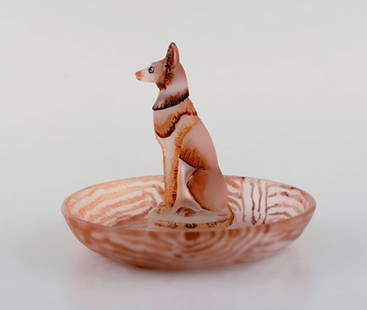 Early Rene Lalique chien pin dish / ring dish: round small bowl form with an applied sitting dog: Title: Early Rene Lalique chien pin dish / ring dish: round small bowl form with an applied sitting dog figure in the center in topaz glass Model: 290 Circa 1926. Description: Early Rene Lalique chien