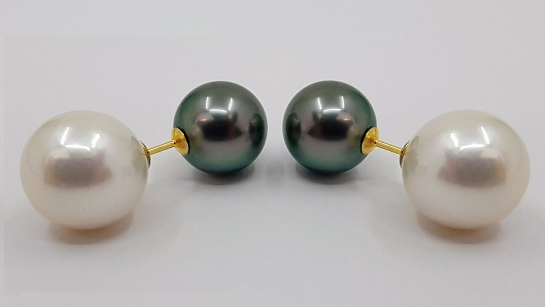 9.5x11.5mm Peacock Tahitian and White Edison Pearls - 18 kt. Gold - Earrings: Title: 9.5x11.5mm Peacock Tahitian and White Edison Pearls - 18 kt. Gold - Earrings Description: These earrings showcase a modern and iconic design. The timeless style is composed of two high quality 