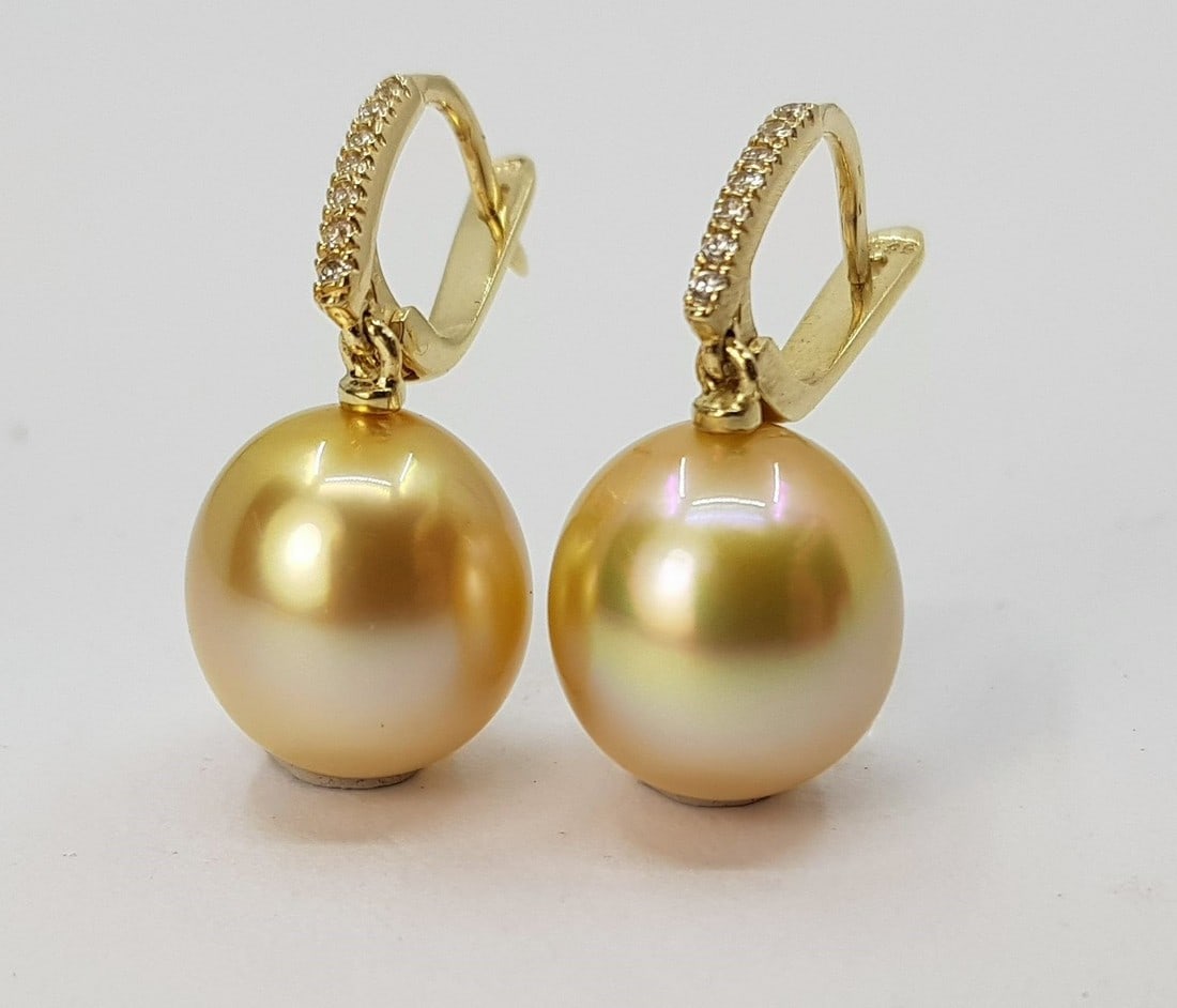 14 kt. Yellow Gold- 11x12mm Golden South Sea Pearls - Earrings - 0.11 ct: Title: 14 kt. Yellow Gold- 11x12mm Golden South Sea Pearls - Earrings - 0.11 ct Description: Produced by the gold-lipped Pinctada Maxima Oyster in the warm waters of Indonesia, these pearls have a nat