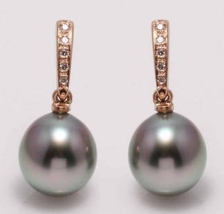 14 kt. Rose Gold - 9x10mm Peacock Tahitian Pearl Drops - Earrings - 0.08 ct: Title: 14 kt. Rose Gold - 9x10mm Peacock Tahitian Pearl Drops - Earrings - 0.08 ct Description: Produced by the Pinctada Margaritifera oyster in the tropical lagoons of French Polynesia, these pearls