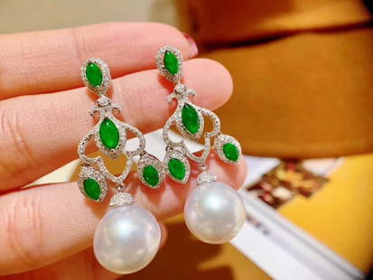 S925 Sterling Silver Inlaid Natural White Pearl Earrings: S925 sterling silver inlaid natural white pearl earrings Reserve: $350.00 Shipping: Domestic: Shipping rates are determined by destination. International: Foreign shipping rates are determined by dest