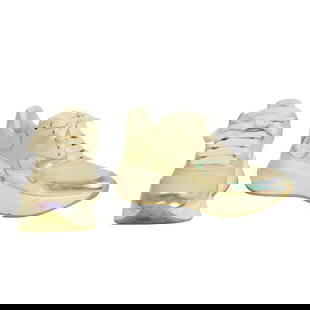 ALEXANDER MCQUEEN Oversized Runner Low-Top Sneakers JOEY White Cream size 37: ALEXANDER MCQUEEN Oversized Runner Low-Top Sneakers JOEY White Cream size 37 Alexander McQueen's low-top sneakers are crafted from low-top nappa leather, irridescent patent leather and optical white.