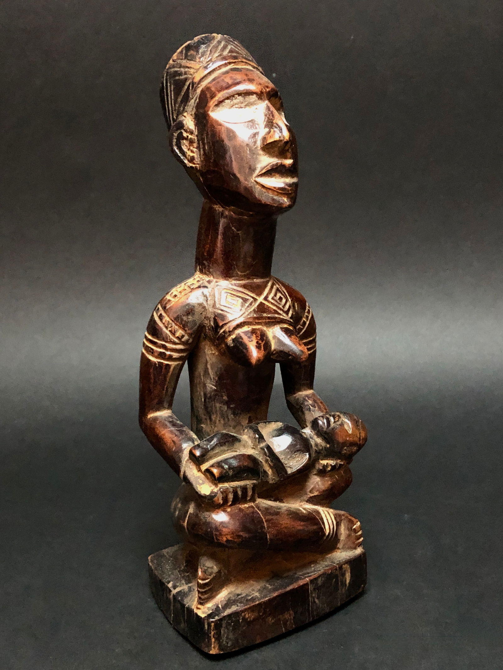 Yombe maternity figure - Congo (1 of 6)