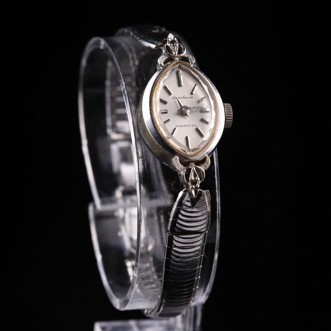Seiko Solar Diashock 21 J. Wristwatch: Title: Seiko Solar Diashock 21 J. Wristwatch Description: Seiko Solar Diashock 21 J. wristwatch Date/Period: 20th century Materials: -- Weight: -- Dimensions: -- Reserve: +$8.00 Shipping: Domestic: Fl