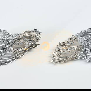 Gold Brooch: Title: Gold Brooch Description: Antique brooch in white gold and yellow gold, with 82 diamonds and 1 pearl Date/Period: 19th century Materials: Gold Weight: 13,44 grams | 0,47 oz Dimensions: 3,7*5,3 c