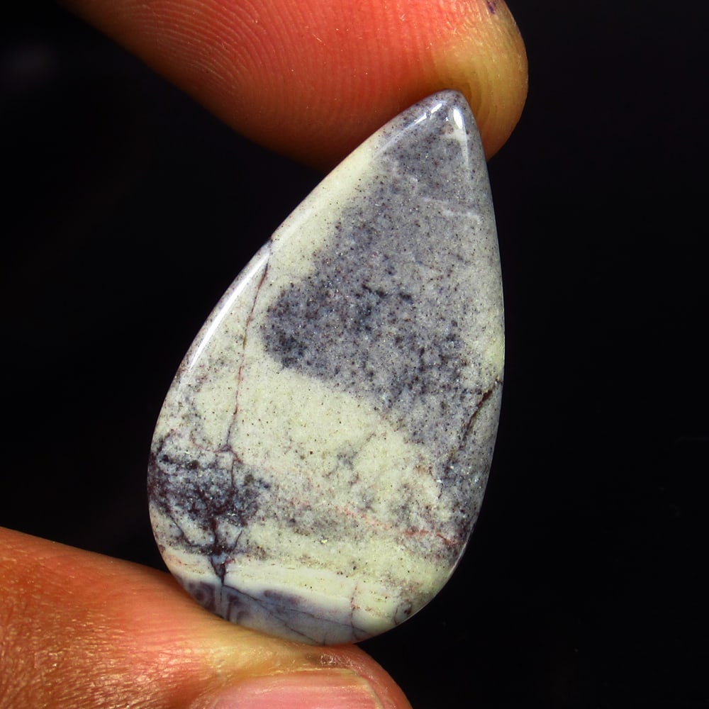 15.71 Ct - Natural Jasper: No Reserve! Title: 15.71 Ct - Natural Jasper Description: Gemstone Gemstones: Jasper Carat:15.71 Size/Dimensions:28.0 x 16.5 x 5.0 mm Additional Info:Pieces : 1 No's / Shape : Pear Cab / Color : Grey