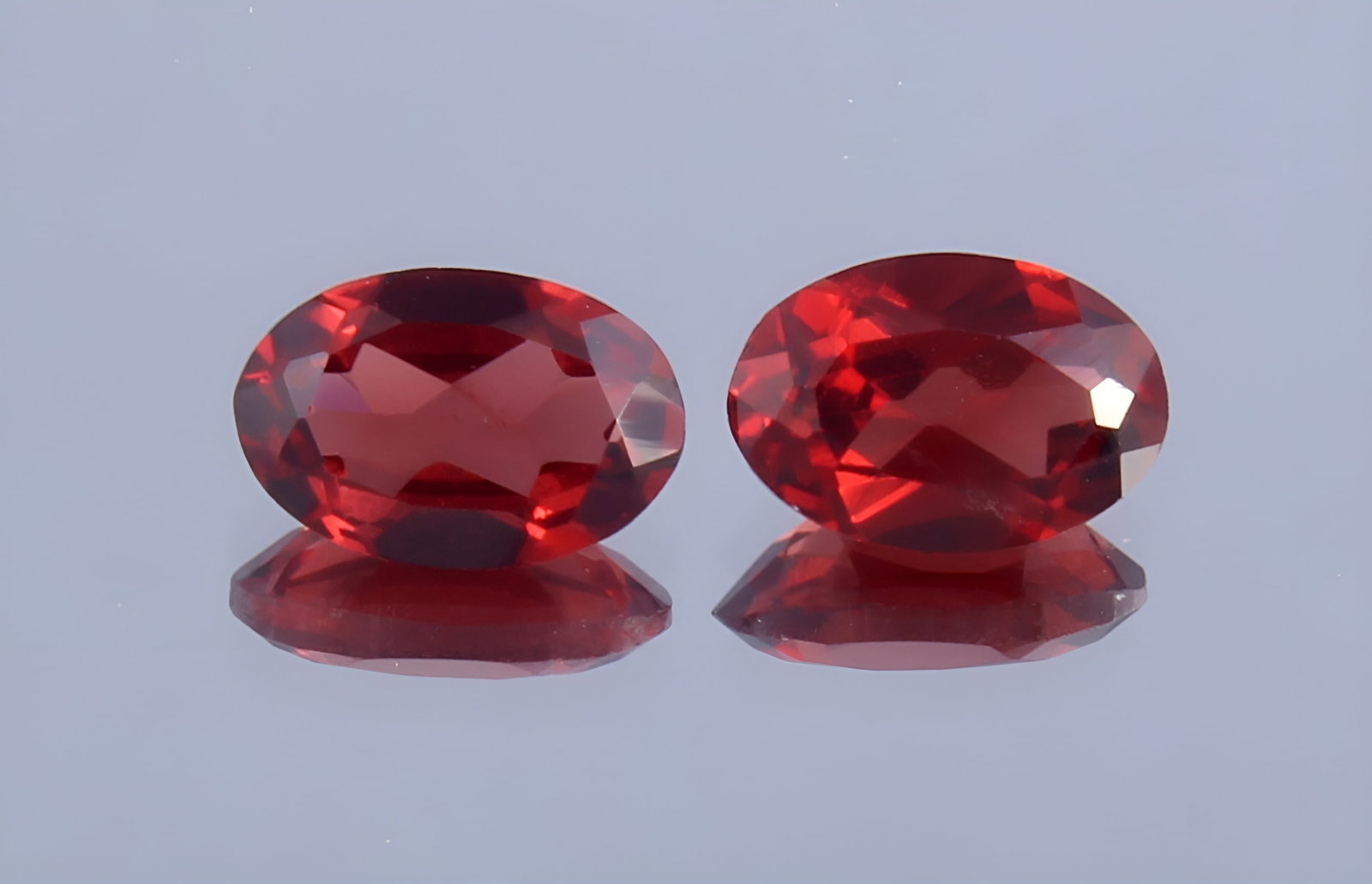 Lovely " Natural Pyrope Almandine Garnet " 1.12 Cts Natural Pyrope Almandine Garnet Pair: No Reserve! Title: Lovely " Natural Pyrope Almandine Garnet " 1.12 Cts Natural Pyrope Almandine Garnet Pair Additional Info: Gemstone : Natural Almandine Garnet Shape and cut : Oval Cut Origin : Afric