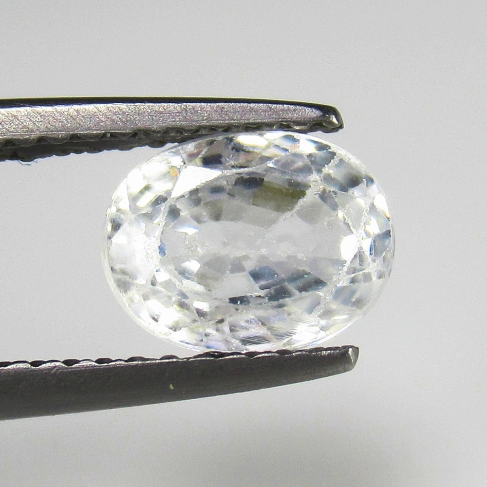Natural White Zircon - 2.18 Ct: No Reserve! Title: Natural White Zircon - 2.18 Ct Origin: Combodia Weight: 2.18 Size/Dimensions: 8.0 x 6.0 x 4.0 mm Description: Pieces : 1 No's / Shape : Oval Cut / Color : White / Clarity : VVS - Tr