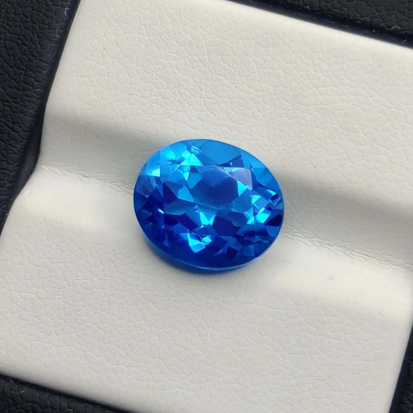 4.90 Ct "Beautiful" Caribbean Blue Triplet Quartz: No Reserve! Title: 4.90 Ct "Beautiful" Caribbean Blue Triplet Quartz Description: Gemstones: Triplet Quartz Carat Weights: 4.90 ct Size/Dimensions: 12 X 10 mm Treatment: Made of two natural quartz Abo