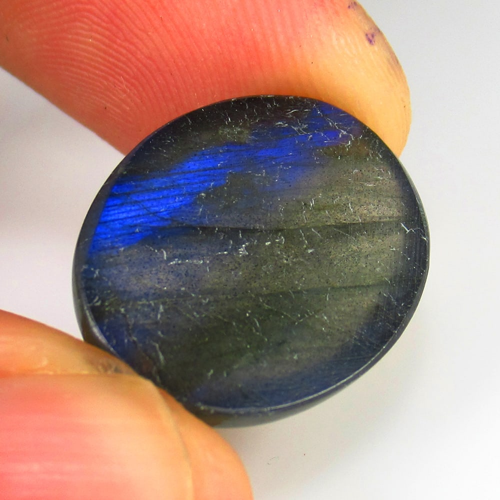 13.38 Ct - Natural Labradorite: No Reserve! Title: 13.38 Ct - Natural Labradorite Description: Gemstone Gemstones: Labradoeite Carat:13.38 Size/Dimensions:19.0 x 15.0 x 5.5 mm Additional Info:Pieces : 1 No's / Shape : Oval Cab / Cla