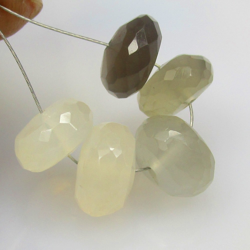 17.20 Ctw Natural 5 Drilled Moonstone Round Beads: No Reserve! Title: 17.20 Ctw Natural 5 Drilled Moonstone Round Beads Stone Clarity: Semi-Transparent Gemstone:Natural Moonstone Beads Carat Weights: 17.2 Size/Dimensions: 9.10 - 9.60 mm / 5 PC's Addit