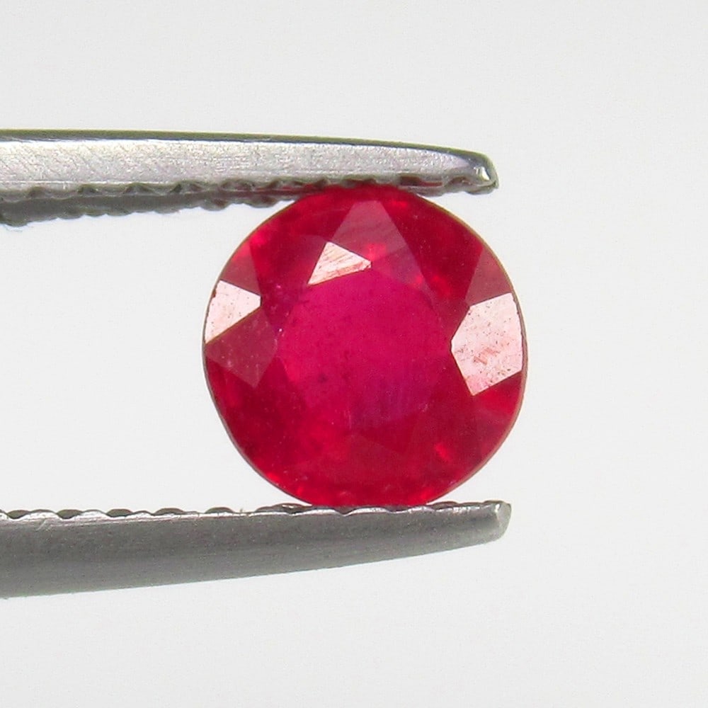 Natural Pinkish Red Ruby - 1.00 Ct (1 of 2)