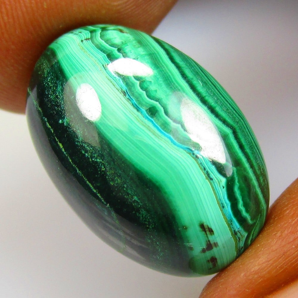 24.98 Ctw Natural Malachite Oval Cab: No Reserve! Title: 24.98 Ctw Natural Malachite Oval Cab Stone Clarity: Opaque Gemstone:Natural Malachite Carat Weights: 24.98 Size/Dimensions: 21.00 x 14.10 x 7.20 mm Additional Info:Excellent Oval Ca