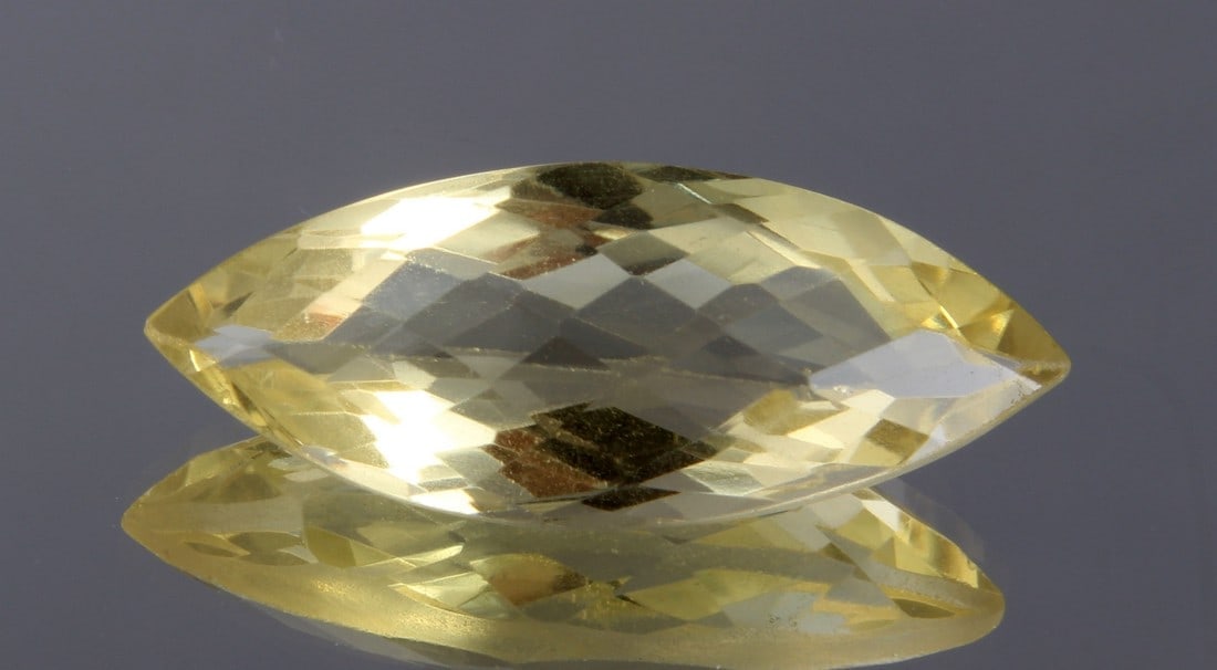 13.31 cts Natural Lemon Quartz: No Reserve! Title: 13.31 cts Natural Lemon Quartz Additional Info: Gemstone: Natural Lemon Quartz Origin: Africa Weight : 13.31 carats Measurements: 26x11 mm, Shape / Cut : Marquies Cut Colour: Yellow
