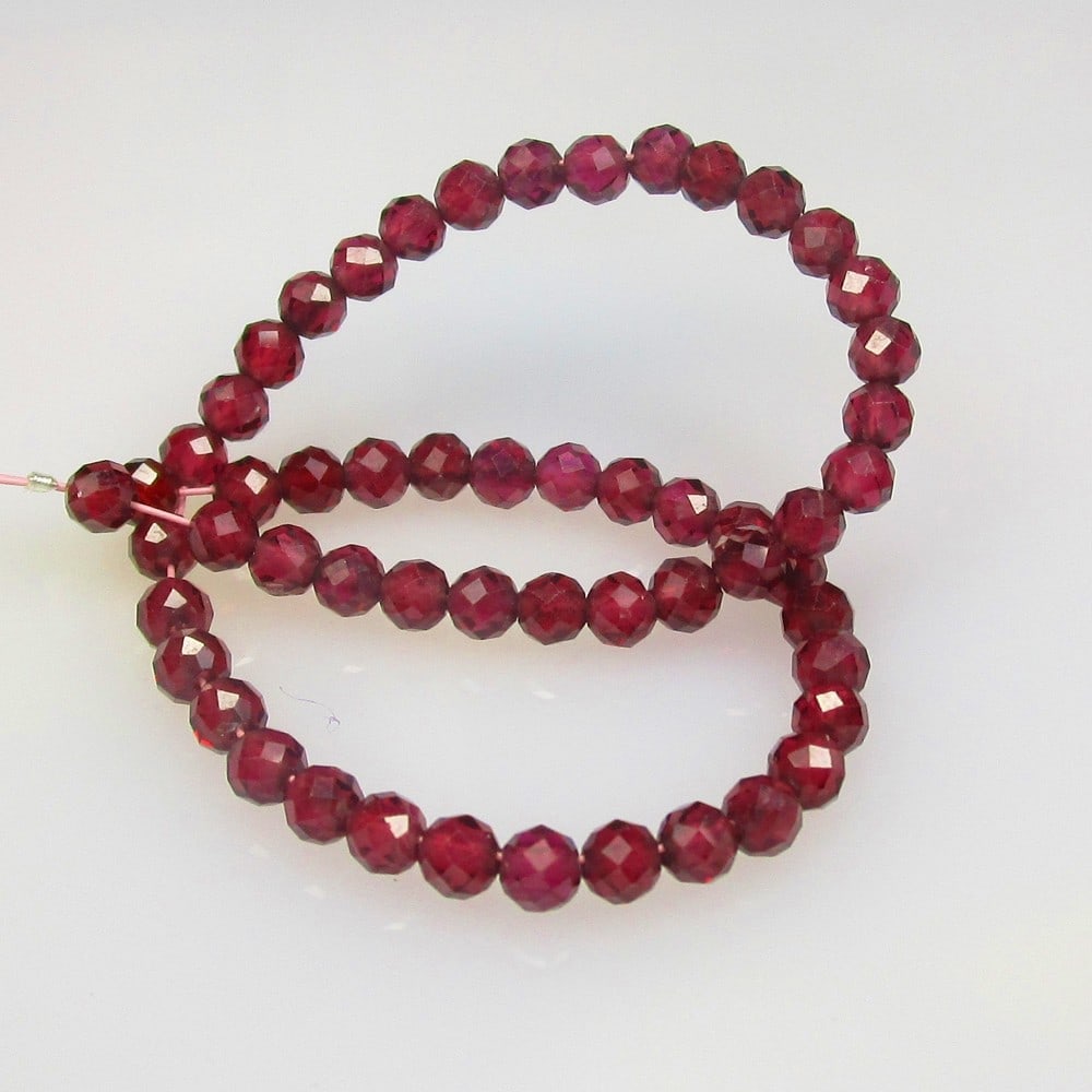 14.60 Ct Natural 55 Drilled Rhodolite Garnet Round Cut Beads: No Reserve! Title: 14.60 Ct Natural 55 Drilled Rhodolite Garnet Round Cut Beads Stone Clarity: VVS Gemstone:Natural Garnet Beads Carat Weights: 14.6 Size/Dimensions: 3.10 - 3.20 mm / 55 P'cs Additiona