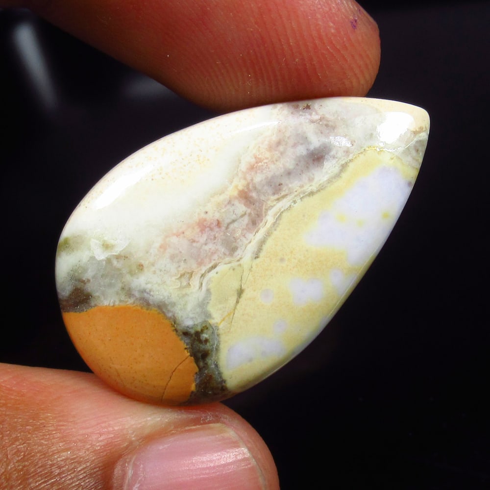 18.20 Ct - Natural Jasper: No Reserve! Title: 18.20 Ct - Natural Jasper Description: Gemstone Gemstones: Jasper Carat:18.2 Size/Dimensions:30.0 x 18.5 x 4.0 mm Additional Info:Pieces : 1 No's / Shape : Pear Cab / Color : Yellow