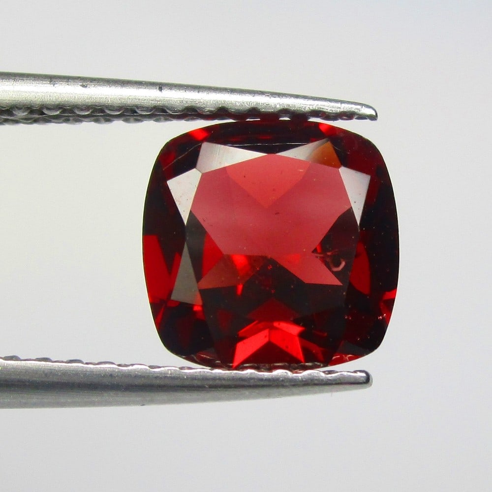 1.69 Ctw Natural Rhodolite Garnet Cushion Cut: No Reserve! Title: 1.69 Ctw Natural Rhodolite Garnet Cushion Cut Stone Clarity: VVS Gemstone:Natural Rhodolite Garnet Carat Weights: 1.69 Size/Dimensions: 7.20 x 7.10 x 3.80 mm Additional Info:Purplis