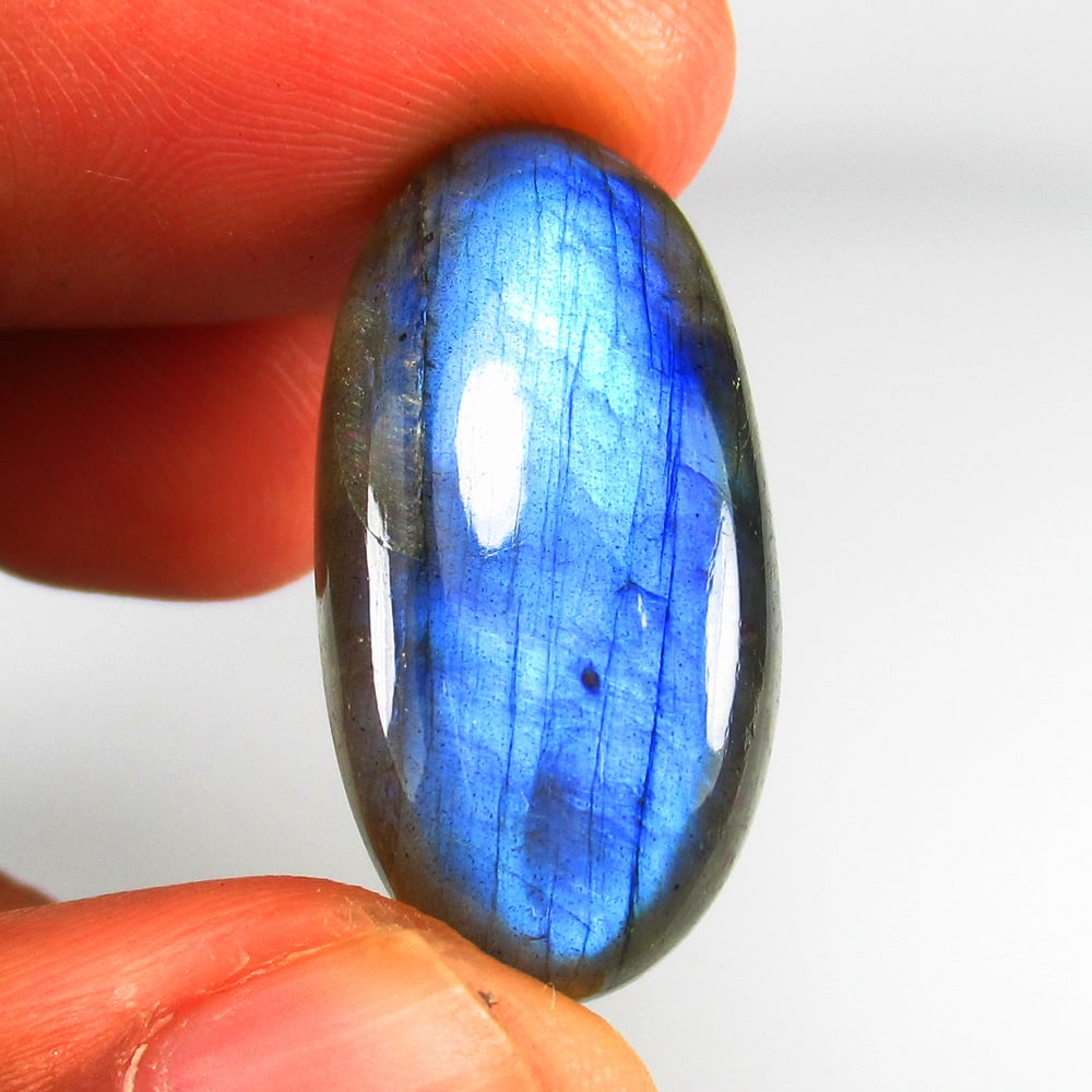 21.06 Ct - Natural Labradorite: No Reserve! Title: 21.06 Ct - Natural Labradorite Description: Gemstone Gemstones: Labradoeite Carat:21.06 Size/Dimensions:28.0 x 13.5 x 7.0 mm Additional Info:Pieces : 1 No's / Shape : Oval Cab / Cla