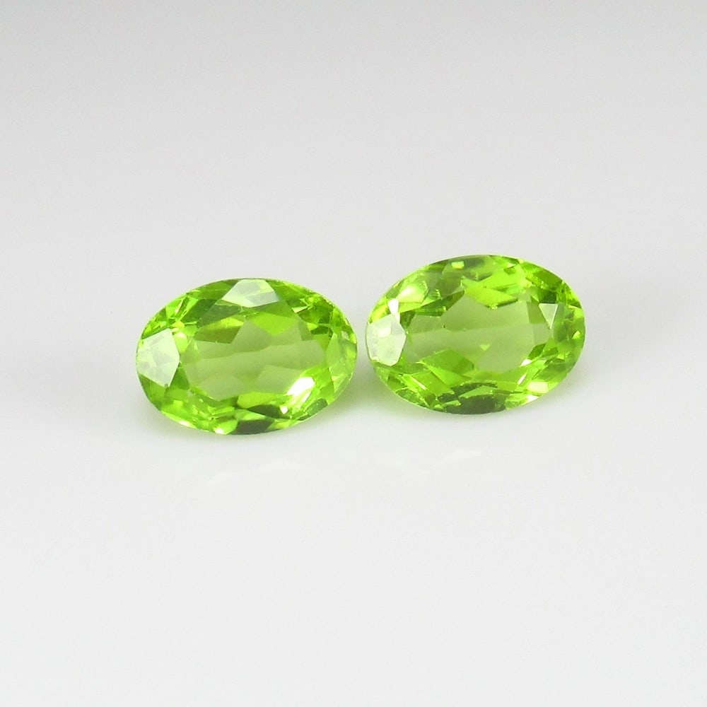 Natural Green Peridot Pair - 2.25 Ct (1 of 2)