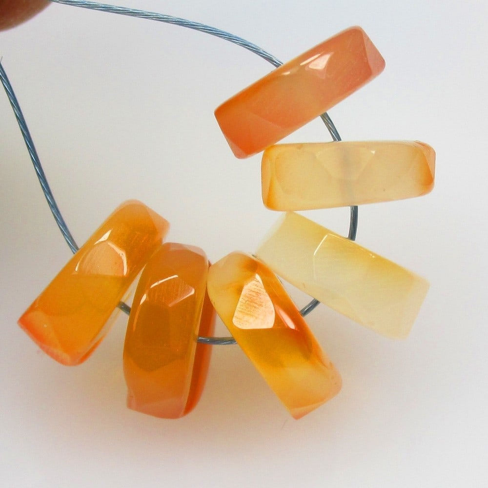 9.28 Ctw Natural Carnelian Round Beads: No Reserve! Title: 9.28 Ctw Natural Carnelian Round Beads Stone Clarity: Semi-Transparent Gemstone:Natural Carnelian Beads Carat Weights: 9.28 Size/Dimensions: 7.70 - 7.90 mm / 6 Pc's Additional Info: