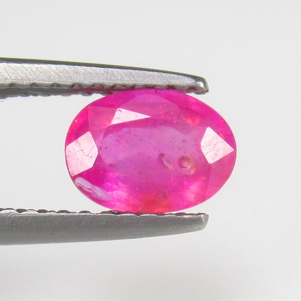 Natural Pinkish Red Ruby - 1.06 Ct (1 of 2)
