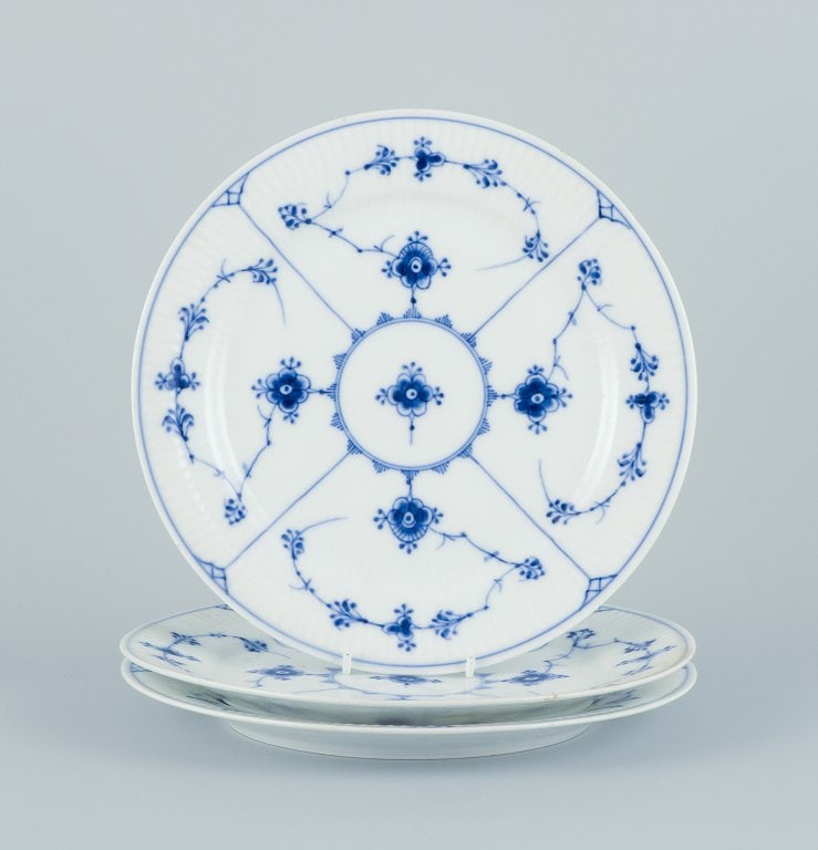 Royal Copenhagen, Blue Fluted Plain. Three dinner plates. (1 of 6)