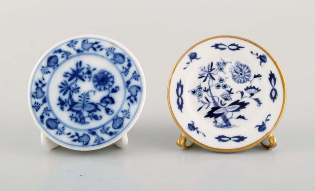 Two Meissen advertising plate holders in hand-painted porcelain. Early 20th century. (1 of 7)