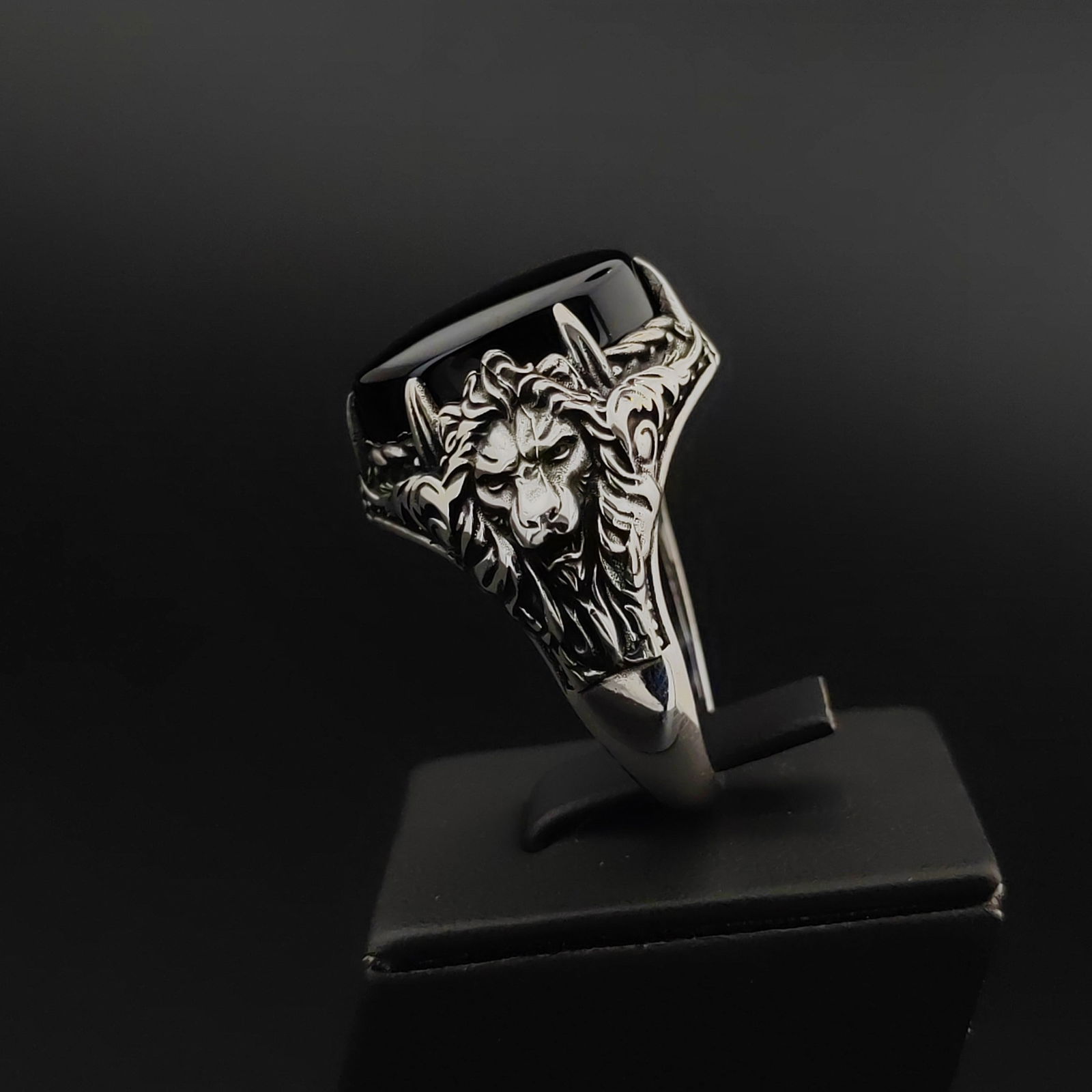 925 Sterling Silver Lion Ring with Black Onyx (1 of 8)