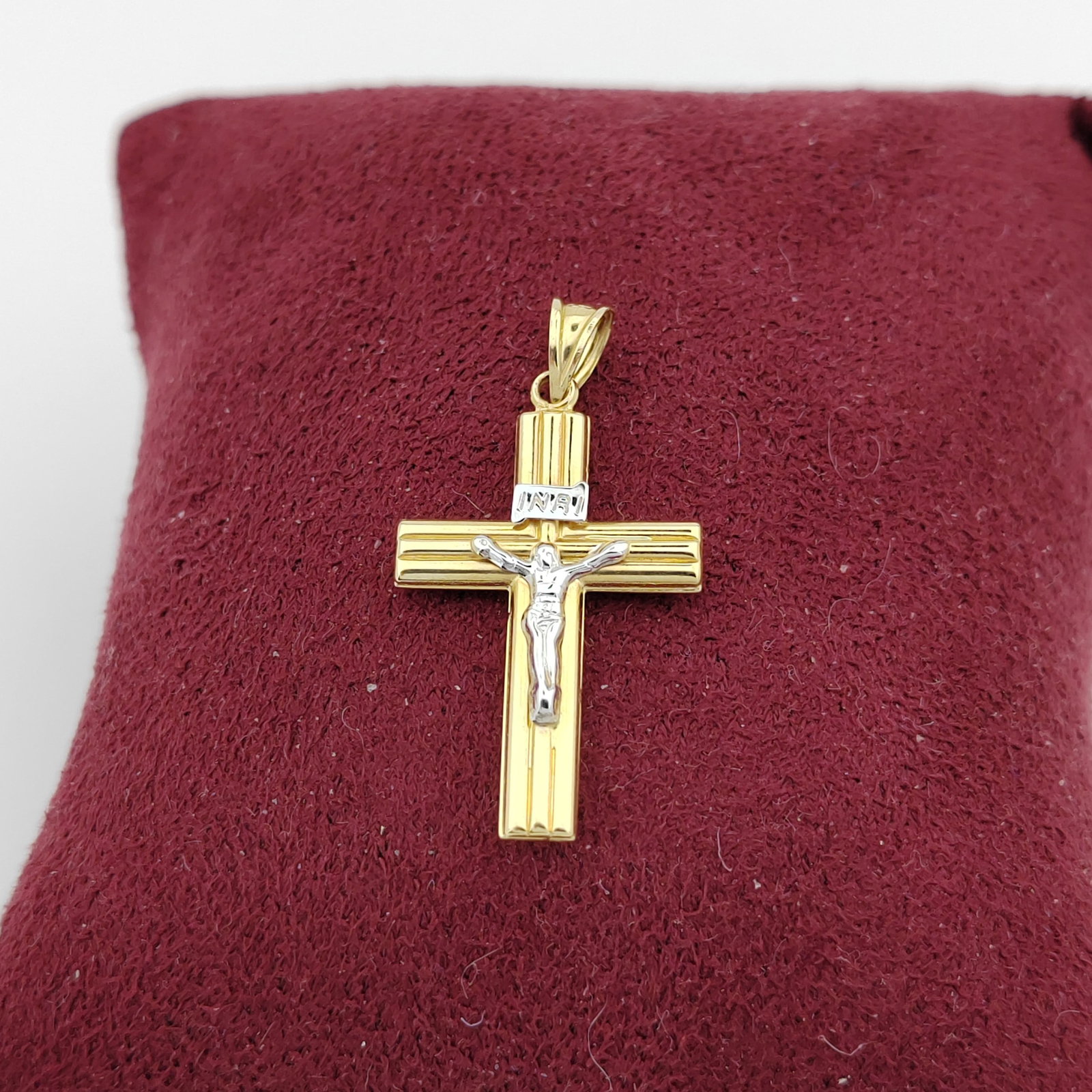 14K 585 Yellow Gold Cross Pendant,Unisex: Title: 14K 585 Yellow Gold Cross Pendant,Unisex Description: 14K 585 Yellow Gold Cross Pendant,Unisex Condition:New -Weight:1.23g -Size:0.70x1.33 inch (18x34mm) with bail With Gift Box Express Shippin
