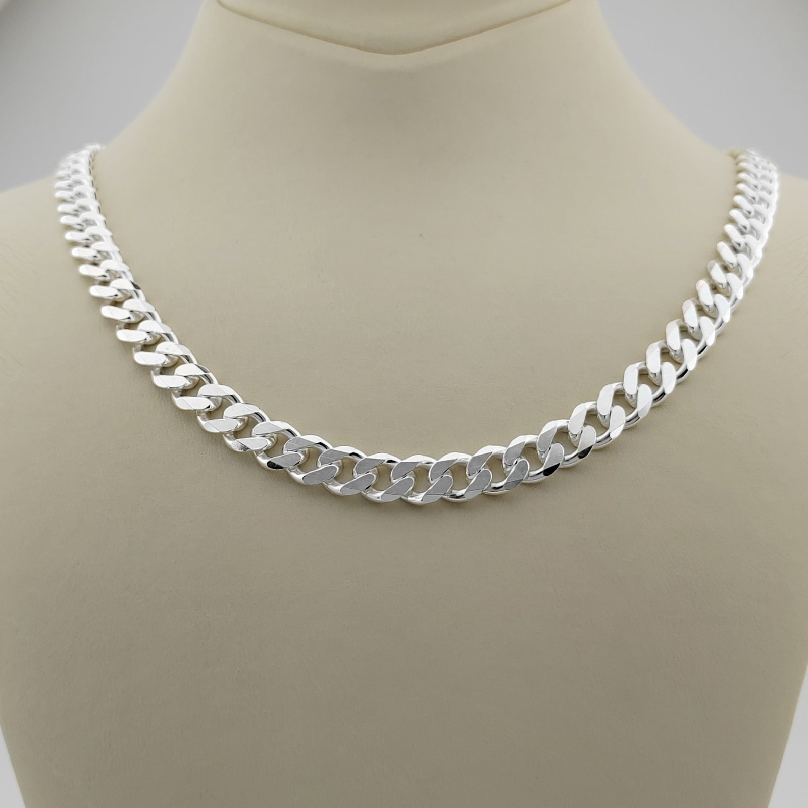 925 Silver Miami Cuban Link Chain,Gourmette Men Necklace.: Title: 925 Silver Miami Cuban Link Chain,Gourmette Men Necklace. Description: 925 Sterling Silver Miami Cuban Link Chain,Gourmette Men Necklace Size:23.62 in(60cm) Weight:56g With Gift Box Express Shi