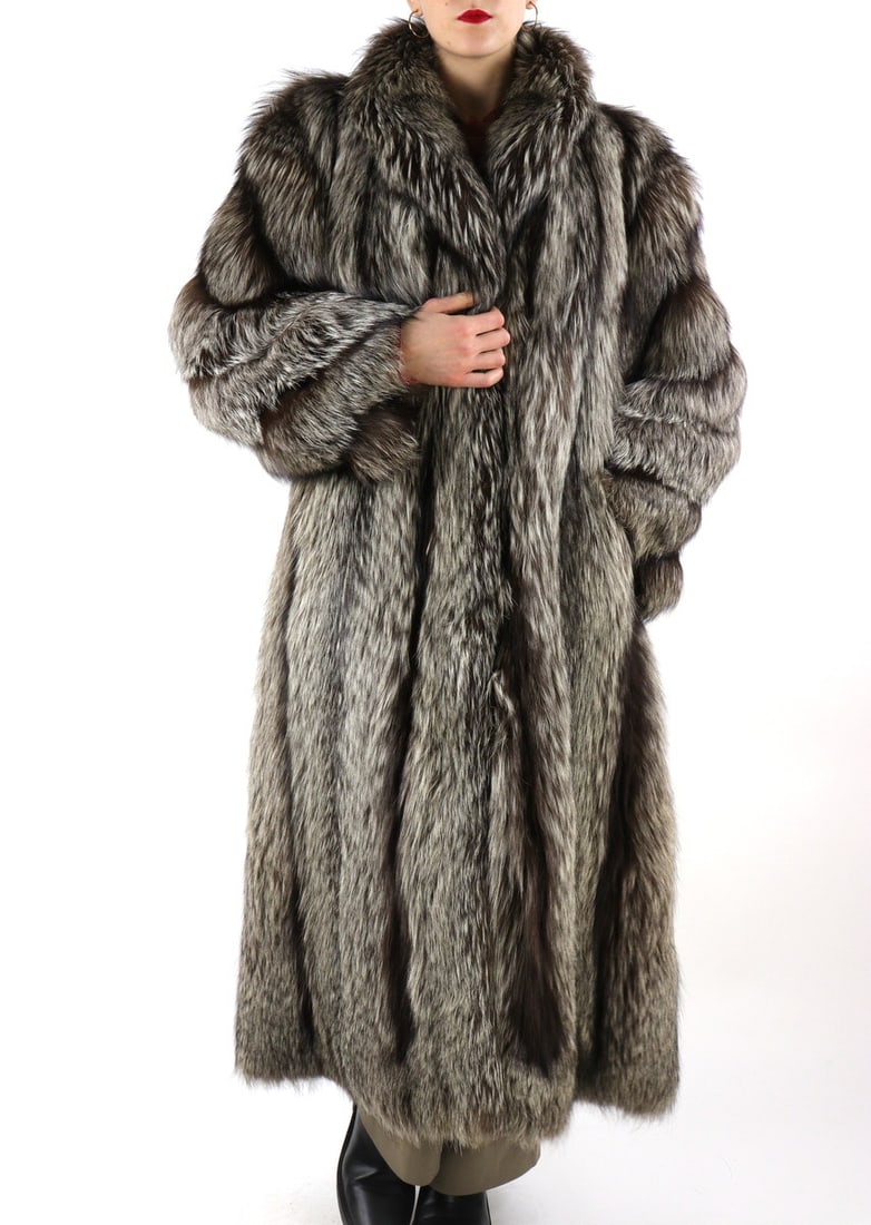 SILVER FOX FUR COAT EU: L ; US: 16 (1 of 11)