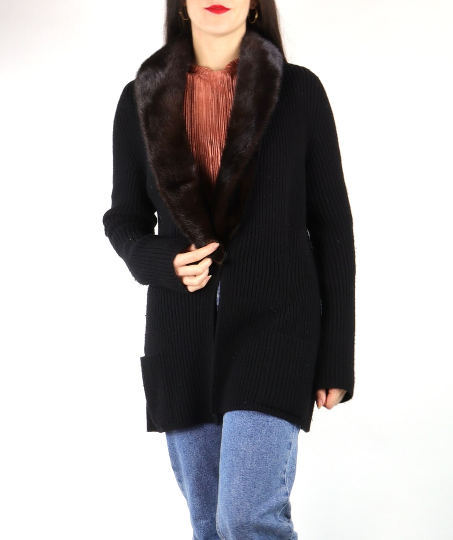 WOOL JUMPER & MINK FUR COLLAR EU: S; US: 8: Title: WOOL JUMPER & MINK FUR COLLAR EU: S; US: 8 Dimension: Approximate size- EU: S; US: 8 : Important details: Length: 82cm/32.28in -Shoulders width:40cm/15.75in -Sleeve Length:70cm/27.56in -Bust si