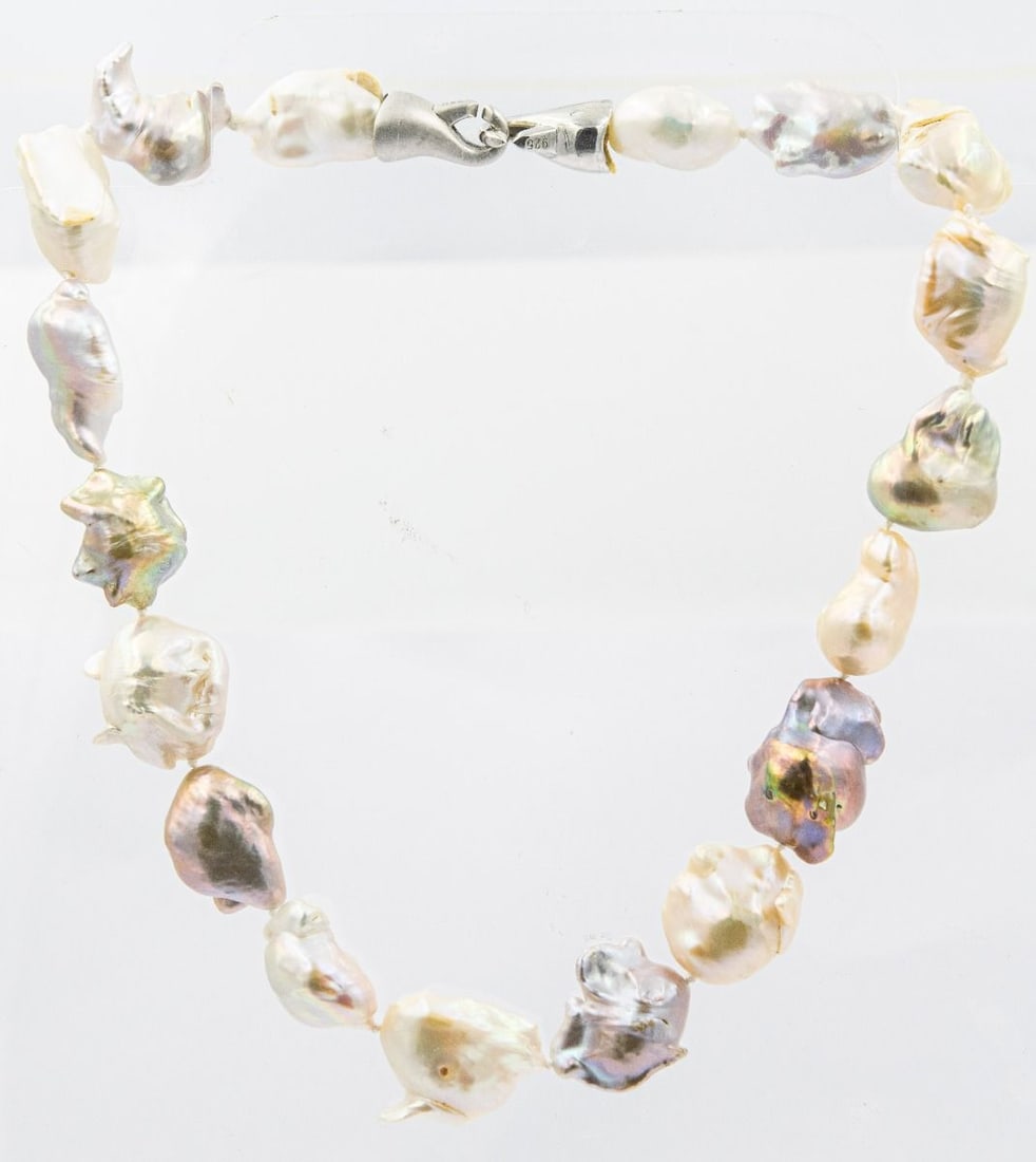Estate Baroque Cultured Pearl Necklace: Title: Estate Baroque Cultured Pearl Necklace Details: Estate Baroque Cultured Pearl Necklace; 18 free form grey-white pearls measuring 26.0mm x 17.0mm; 18" Description:Item Number; 125807; Jewelry Ty